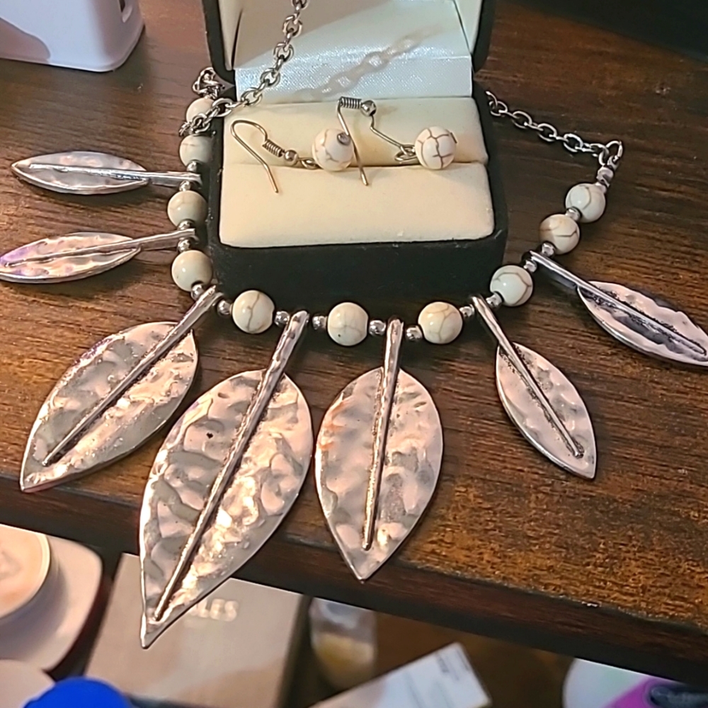 Paparazzi Leaf Necklace with matching Earrings
